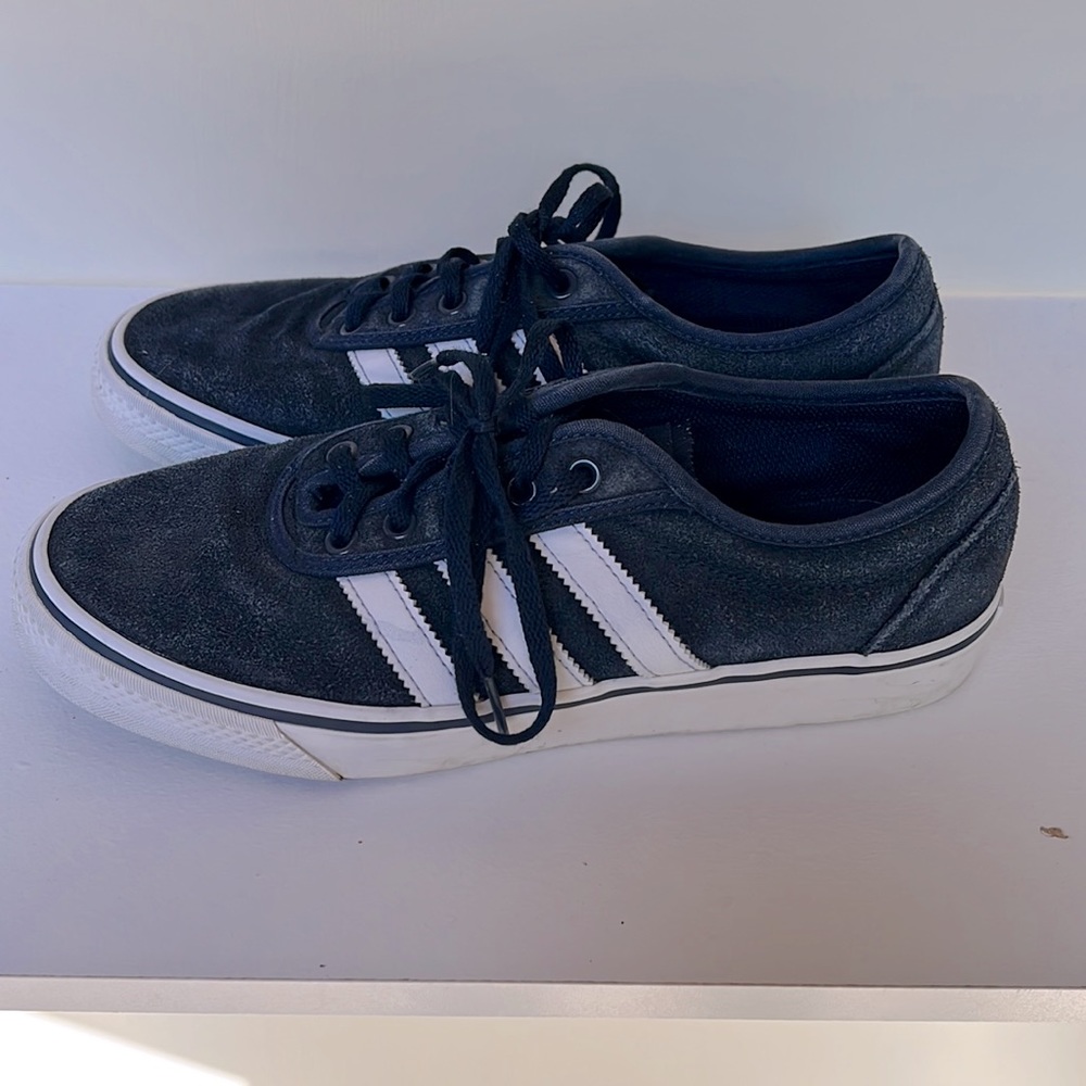 Adidas sneakers dark blue suede leather. Men's size 8.